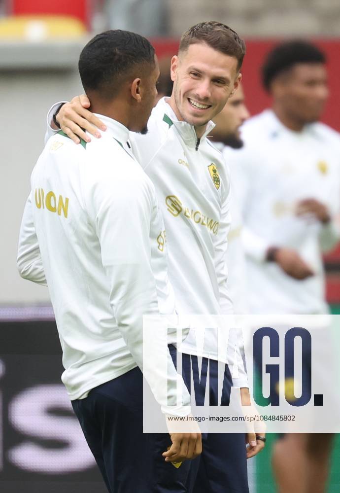 Union s Guilherme Smith and Union s Raul Florucz pictured during a training session of Belgian soccer team Royale Union Saint-Gilloise, Wednesday 21 October 2026 in Dusseldorf, Germany, in preparation of tomorrow s game against Israeli Hapoel Be er Sheva F.C. on the third day of the UEFA Europa League league phase. The game was moved to Dusseldorf, as Belgian cities refused to host for security reasons. VIRGINIExLEFOUR x190509117x