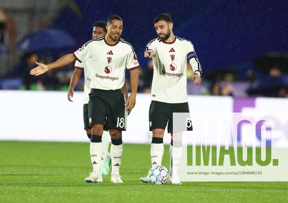 Bruno Fernandes of Manchester United, ManU shows a look of dejection after the opening goal Como v Manchester United, UEFA Champions League, Football, Stadio Giuseppe Sinigaglia, Como, Italy - 21 Oct 2026Como Stadio Giuseppe Sinigaglia Italy