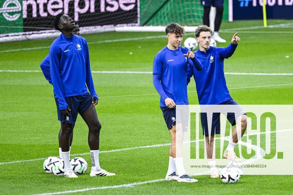 Tibe De Vlieger of KAA Gent and Gilles De Meyer of KAA Gent pictured during a training session of Belgian soccer team KAA Gent, Wednesday 21 October 2026 in Braga, Portugal. The team is preparing for the second match of the UEFA Conference League league phase against Portuguese SC Braga tomorrow. TOM GOYVAERTS TomxGoyvaerts x190523030x