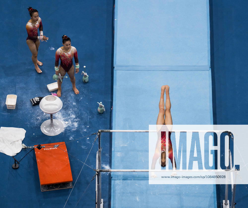 2026 Artistic Gymnastics World Championships, Day 5, Women s Team Final 261021 Qiyuan Qiu of China and Siyu Du of China watching Qingying Zhang of China, warm up ahead of competing in uneven bars during women s team final on day five of the 2026 Artistic Gymnastics World Championships on October 21, 2026 in Rotterdam. Photo: Joel Marklund BILDBYRÅN kod JM JM0863 bbeng artistisk gymnastik artistic gymnastics gymnastik-vm vm artistic gymnastics world championships final lagfinal team final dam