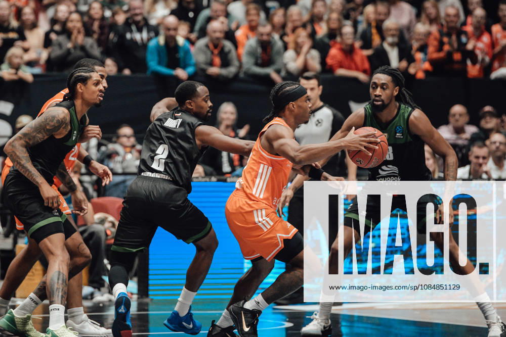4. Spieltag des Basketball Eurocup Niners Chemnitz -Slask Wroclaw 21.10.2026 ab 19:00 Uhr Chemnitz, Chemnitz Arena Im Foto:02 Stefan Smith, 02 Anthonny Hickey 4. Spieltag des Basketball Eurocup Niners Chemnitz -Slask Wroclaw Chemnitz Sachsen Deutschland