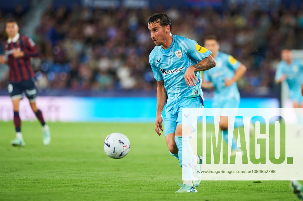 Alex Berenguer (Athletic Club) during the LaLiga EA Sports match between Levante UD and Athletic Club at Estadi Ciutat de València on October 21, 2026 in Valencia, Spain. -