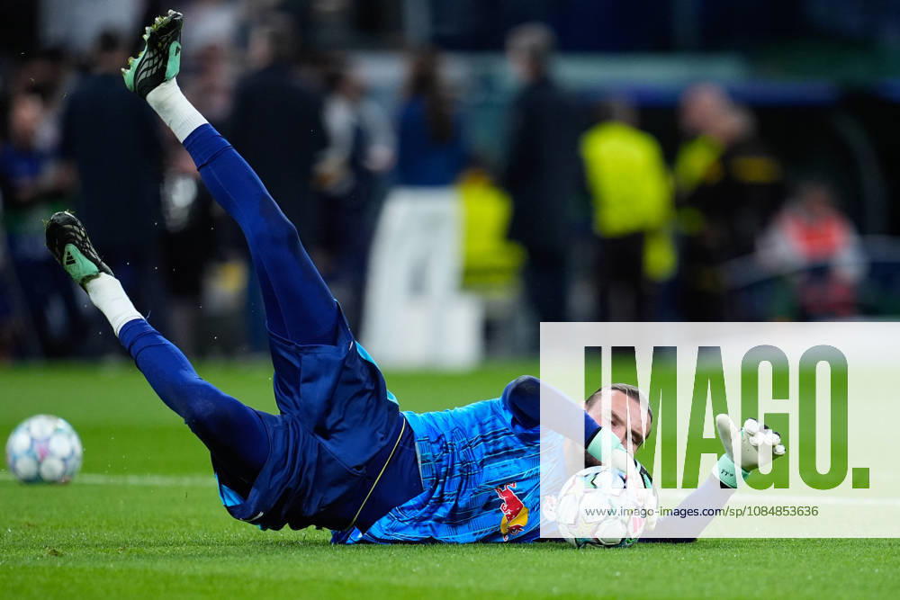 Maarten Vandevoordt of RB Leipzig warms up during the UEFA Champions League 2026 27 League Phase MD3 match between Real Madrid CF and RB Leipzig at Bernabeu stadium on October 21, 2026, in Madrid, Spain. Madrid Spain - ZUMAa181 20261021_zaa_a181_035