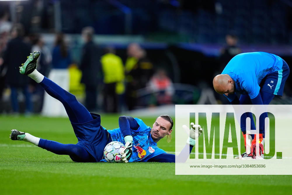 Maarten Vandevoordt of RB Leipzig warms up during the UEFA Champions League 2026 27 League Phase MD3 match between Real Madrid CF and RB Leipzig at Bernabeu stadium on October 21, 2026, in Madrid, Spain. Madrid Spain - ZUMAa181 20261021_zaa_a181_037