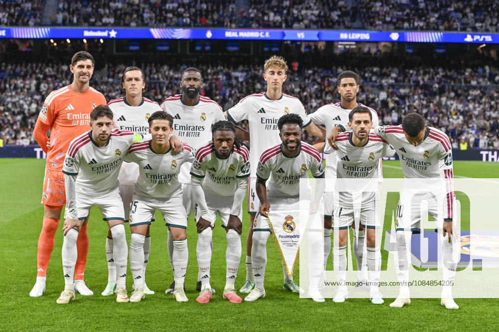 Players of Real Madrid CF pose for photo during the match on Matchday 3 of the group stage of the 2026 27 UEFA Champions League between REAL MADRID C.F. and RB LEIPZIG, played at the Bernabo u Stadium on october 21, 2026, in Madrid, Spain. REAL MADRID C.F. Vs. RB LEIPZIG 10.21.26 - ZUMAc312 20261021_zsp_c312_050