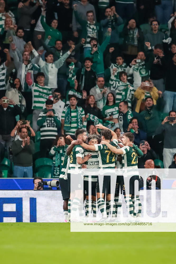 SOCCER - UEFA CL, Sporting vs LASK LISBON,PORTUGAL,21.OCT.26 - SOCCER - UEFA Champions League, Sporting Club de Portugal vs Linzer ASK. Image shows the rejoicing of the team Sporting. GEPAxpictures xManuelxBinder