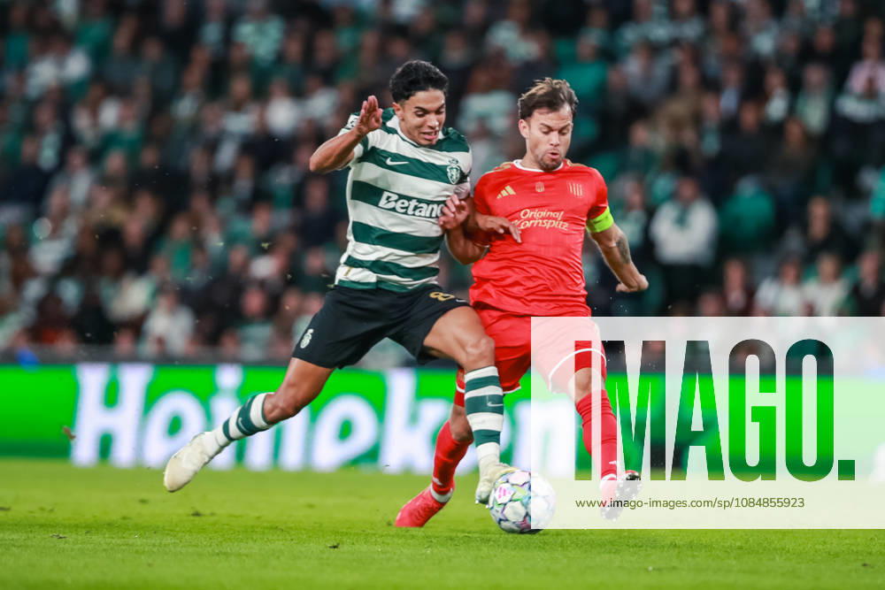 SOCCER - UEFA CL, Sporting vs LASK LISBON,PORTUGAL,21.OCT.26 - SOCCER - UEFA Champions League, Sporting Club de Portugal vs Linzer ASK. Image shows Joao Simoes (Sporting) and Sascha Horvath (LASK). GEPAxpictures xManuelxBinder