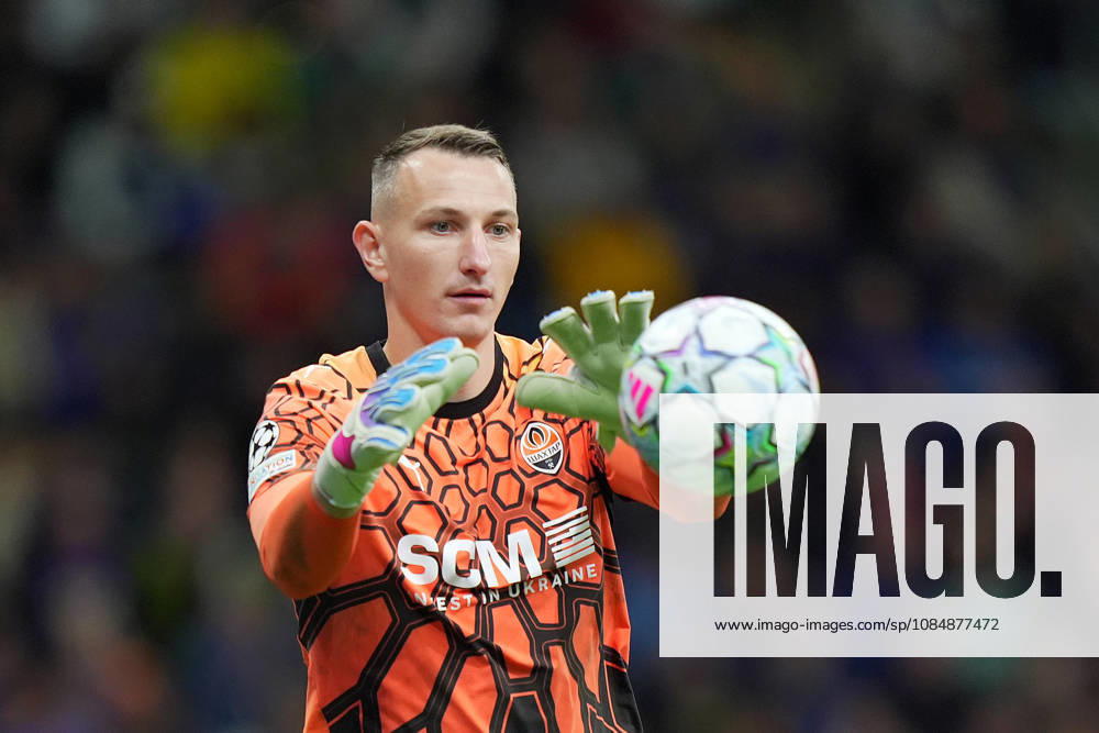 Shakhtar s goalkeeper Dmytro Riznyk during the Uefa Champions League soccer match between Inter and Shakhtar Donetsk at San Siro Stadium in Milan , Italy - Wednesday October 21 , 2026. - Soccer