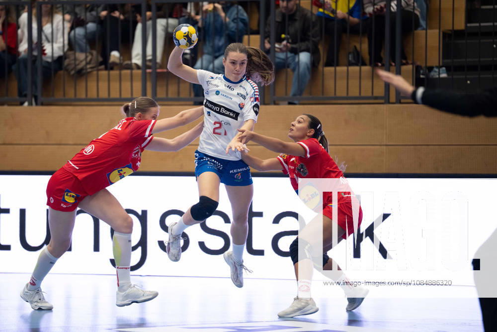TULLN AN DER DONAU , OESTERREICH - OCTOBER 22: Klara Schlegel aus Oesterreich, Maria Palsdottir Nolsoy aus Faroer und Lorena Baljak aus Oesterreich waehrend des Handball, Frauen-Nationalteam, Testspiel: Oesterreich vs. Faeroeer in der Josef-Welser-Sporthalle am October 22, 2026 in Tulln an der Donau , OESTERREICH, NIEDEROESTERREICH. TULLN AN DER DONAU, AUSTRIA - OCTOBER 22: Klara Schlegel of Austria, Maria Palsdottir Nolsoy of the Faroe Islands and Lorena Baljak of Austria during the women s international handball friendly match between Austria and the Faroe Islands at the Josef-Welser-Sporthalle on October 22, 2026 in Tulln an der Donau, AUSTRIA, LOWER AUSTRIA.