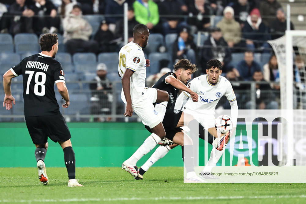 SOCCER - UEFA EL, Sturm vs Marseille GRAZ,AUSTRIA,22.OCT.26 - SOCCER - UEFA Europa League, SK Sturm Graz vs Olympique de Marseille. Image shows Geoffrey Kondogbia (Marseille) and Simon Seidl (Sturm). GEPAxpictures Bauer