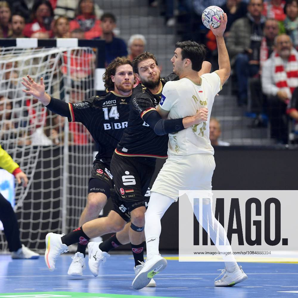 Gergoe Fazekas (Wisla Plock 24) (am Ball), Johannes Golla (MT Melsungen 14) und Olle Forsell Schefvert (MT Melsungen 25) in der Abwehr , GER, MT Melsungen - Orlen Wisla Plocks (POL), Handball, Champions League Maenner, Group Matches, Saison 2026 2027, 22.10.2026, GER, MT Melsungen - Orlen Wisla Plock, CL Maenner, Group Match, Saison 2026 2027, 22.10.2026 Kassel