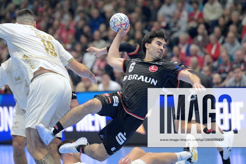 Erik Balenciaga (MT Melsungen 6) beim Wurf; Leon Susnja (Wisla Plock 19) (L) , GER, MT Melsungen - Orlen Wisla Plocks (POL), Handball, Champions League Maenner, Group Matches, Saison 2026 2027, 22.10.2026, GER, MT Melsungen - Orlen Wisla Plock, CL Maenner, Group Match, Saison 2026 2027, 22.10.2026 Kassel