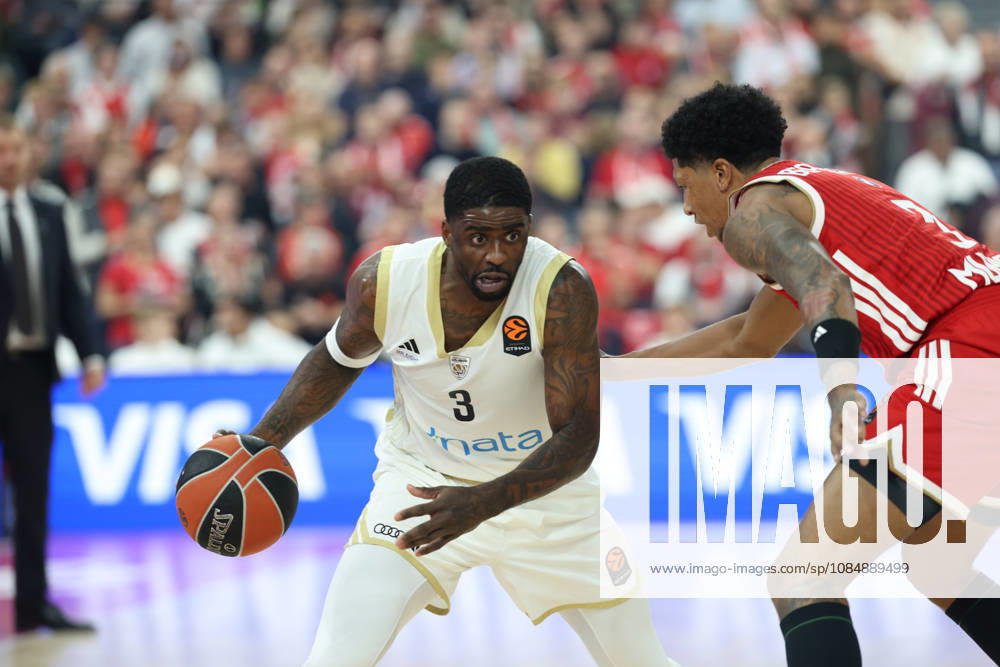 Dwayne Bacon (Dubai Basketball, 03) mit MarJon Beauchamp (FC Bayern Basketball, 03), GER, FC Bayern Basketball vs. Dubai Basketball, Basketball, Euroleague, 7. Spieltag, Saison 2026 2027, 22.10.2026, GER, FC Bayern Basketball vs. Dubai Basketball, Basketball, Euroleague, 7. Spieltag, Saison 2026 2027, 22.10.2026 Muenchen
