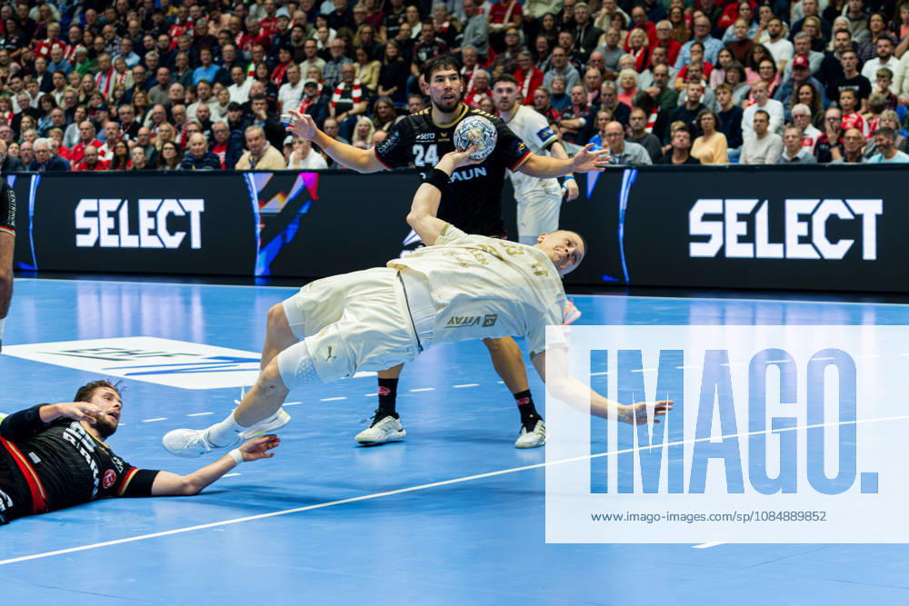 Kassel, Deutschland 22. Oktober 2026: EHF Champions League - 2026 2027 - Gruppenphase - Gruppe B - Sp. 5 - MT Melsungen gegen Orlen Wisla Plock Im Bild: Dawid Dawydzik (SPR) beim Torwurf Rothenbach-Halle Hessen