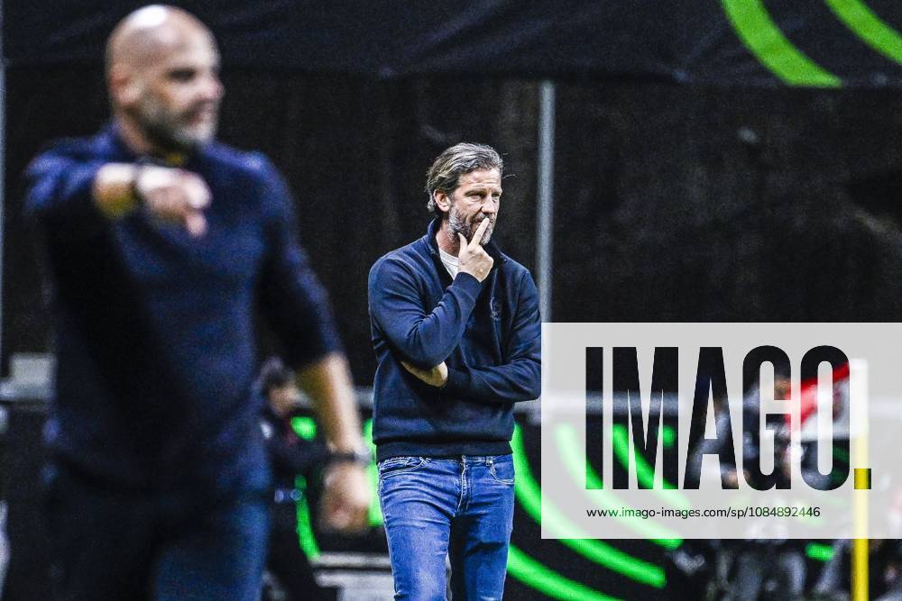 Rik De Mil, head coach of KAA Gent pictured during a soccer game between Portuguese SC Braga and Belgian soccer team KAA Gent, Thursday 22 October 2026 in Braga, Portugal, the second match in the UEFA Conference League league phase. TOM GOYVAERTS TomxGoyvaerts x190686973x