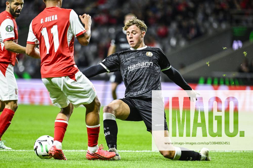 Tibe De Vlieger of KAA Gent pictured in action during a soccer game between Portuguese SC Braga and Belgian soccer team KAA Gent, Thursday 22 October 2026 in Braga, Portugal, the second match in the UEFA Conference League league phase. TOM GOYVAERTS TomxGoyvaerts x190687138x