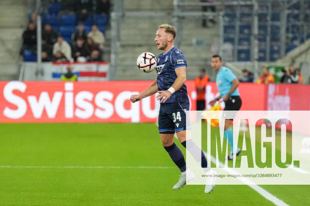 UEFA Europa League: TSG Hoffenheim vs Olympique Lyon, 22.10.2026 Andrej KramariÄ‡ (TSG Hoffenheim, 27) mit einer Brustannahme UEFA Europa League: TSG Hoffenheim vs Olympique Lyon, Rhein-Neckar-Arena