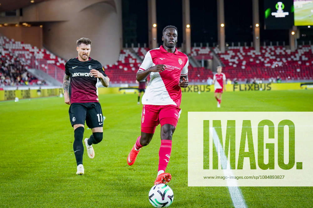 Fussball UEFA Conference League 2026 - 2027, 2. Spieltag - AS Monaco vs SC Freiburg - Stadion Louis II (Monaco): Jordan Teze (AS Monaco, 4) Lukas Kübler (SC Freiburg, 17)