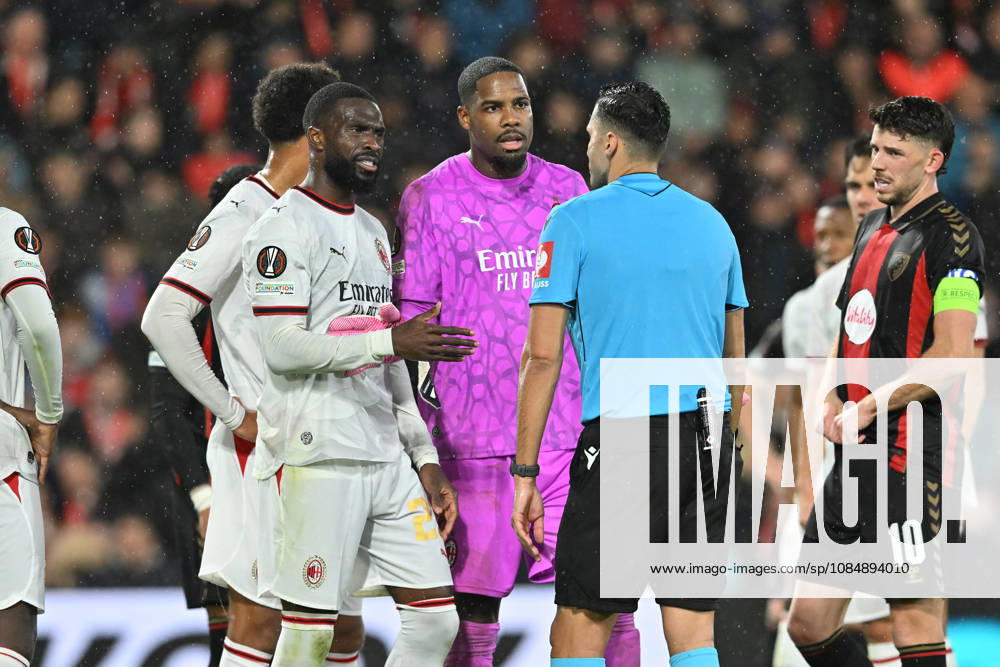 Bournemouth v AC Milan, Europa League Mike Maignan (16) of AC Milan argues with the referee after he is shown a red card, sent off during the Europa League match between Bournemouth and AC Milan at the Vitality Stadium, Bournemouth, UK on 22 October 2026. Bournemouth Vitality Stadium Dorset UK Editorial use only ,