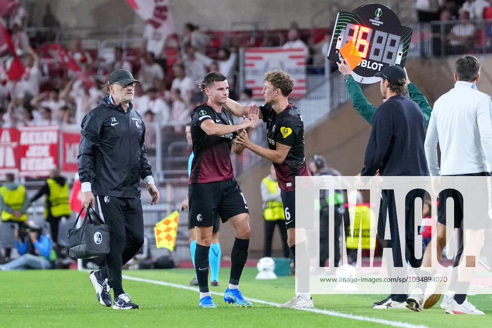 Yannik Engelhardt (SC Freiburg, 16) Verletzung, muss ausgewechselt werden, Patrick Osterhage (SC Freiburg, 06) , Monaco, Fussball, UEFA Conference League, 2. Spieltag, Ligaphase , 2026 2027, AS Monaco vs. SC Freiburg, 22.10.2026, Stade Louis II, Monaco Monaco Stade Louis II Fontvieille Monaco