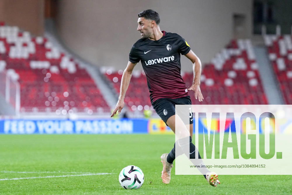 Vincenzo Grifo (SC Freiburg, 32) am Ball , Monaco, Fussball, UEFA Conference League, 2. Spieltag, Ligaphase , 2026 2027, AS Monaco vs. SC Freiburg, 22.10.2026, Stade Louis II, Monaco Monaco Stade Louis II Fontvieille Monaco