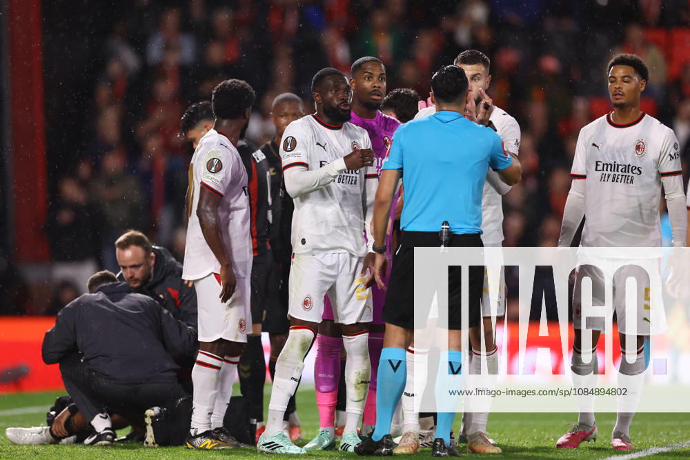 Bournemouth v AC Milan 22 October 2026, Bournemouth - UEFA Europa League - Bournemouth v AC Milan - Referee Vasilis Fotias is surrounded AC Milan players as he awaits a verdict on a red card from the VAR team - Photo: Jacques Feeney Offside. Bournemouth UK