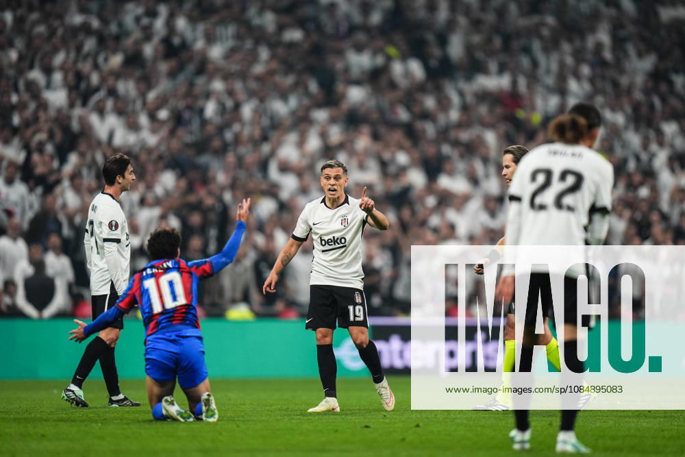 Besiktas v Crystal Palace - UEFA Europa League ISTANBUL, TURKIYE - OCTOBER 22: Leandro Trossard (19) of Besiktas argues with the referee during the UEFA Europa League match between Besiktas and Crystal Palace at Tupras Stadium in Istanbul, Turkiye on October 22, 2026. Hakan Akgun Anadolu Istanbul Turkey. Editorial use only. Please get in touch for any other usage.