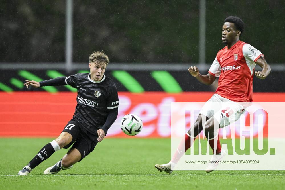 SC Braga v KAA Gent - UEFA Conference League BRAGA, PORTUGAL - OCTOBER 22 : De Vlieger Tibe midfielder of KAA Gent and Gorby Jean-Baptiste midfielder of SC Braga in action during the UEFA Conference League 2026 27 League Phase matchday 2 match between SC Braga and KAA Gent on October 22, 2026 in Braga, Portugal, 22 10 2026 Braga Portugal