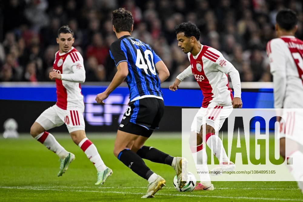 AMSTERDAM - (lr) Oscar Gloukh of Ajax, Relja Obrić of Atalanta BC and Owen Wijndal of Ajax during the UEFA Conference League match between AFC Ajax and Atalanta BC at the Johan Cruijff ArenA on 22 October 2026 in Amsterdam, the Netherlands. OLAF KRAAK ANP UEFA Conference League 2026 27 ANPxSportx IVx 573297060 originalFilename: 573297060
