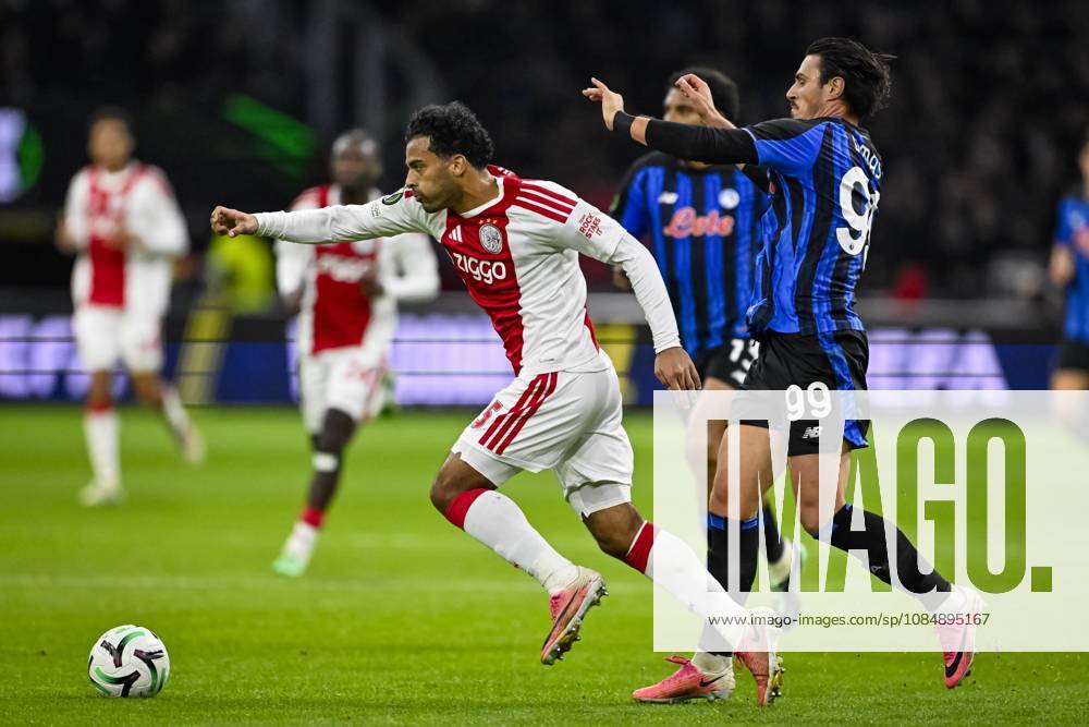 AMSTERDAM - (lr) Owen Wijndal of Ajax and Eljif Elmas of Atalanta BC during the UEFA Conference League match between AFC Ajax and Atalanta BC at the Johan Cruijff ArenA on 22 October 2026 in Amsterdam, the Netherlands. OLAF KRAAK ANP UEFA Conference League 2026 27 ANPxSportx IVx 573297125 originalFilename: 573297125