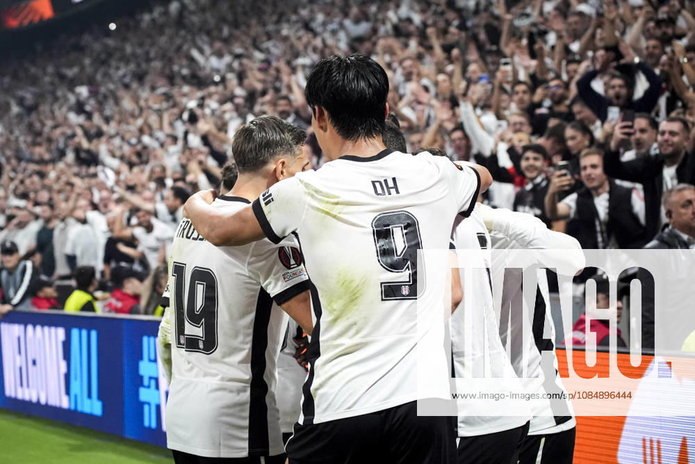 Besiktas v Crystal Palace - UEFA Europa League ISTANBUL, TURKIYE - OCTOBER 22: Players of Besiktas celebrate after a goal during the UEFA Europa League match between Besiktas and Crystal Palace at Tupras Stadium in Istanbul, Turkiye on October 22, 2026. Beyza Comert Anadolu Istanbul Turkey. Editorial use only. Please get in touch for any other usage.