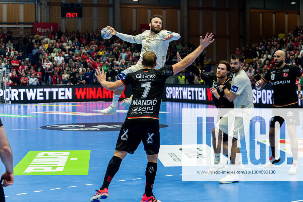 Kassel, Deutschland 22. Oktober 2026: EHF Champions League - 2026 2027 - Gruppenphase - Gruppe B - Sp. 5 - MT Melsungen gegen Orlen Wisla Plock Im Bild: v. li. im Zweikampf David Mandić Mandic (MT) und Zoltan Szita Zoltan Szita (SPR) Rothenbach-Halle Hessen