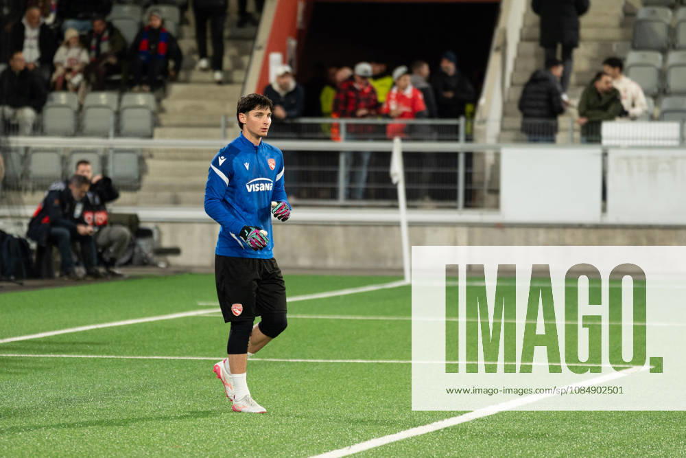 THUN, BERN - OCTOBER 22: Dario Wälti of FC Thun warms up before the UEFA Conference League match between FC Thun and HNK Hajduk Split at VISANA STADION on October 22, 2026 in Thun, Bern, Switzerland.