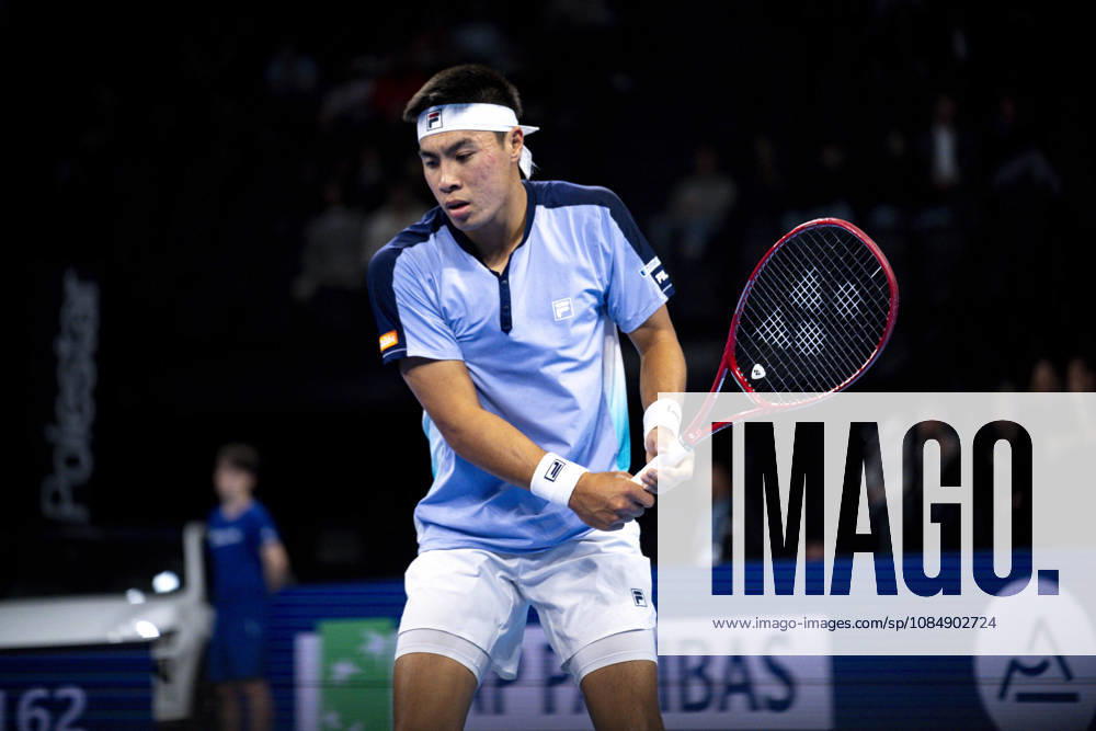 TENNIS : ATP, Tennis Herren 250 - Grand Prix Tennis AURA - Decines (France) 22 10 2026 Brandon Nakashima qualifies for the quarterfinals during the tournament of the Auvergne Rhône-Alpes Grand Prix at the LDLC Arena in Décines on October 22, 2026. Photo Sandrine Thesillat PsNewZ