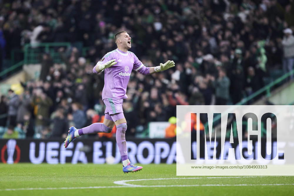 Celtic FC v Real Club Celta - UEFA Europa League 2026 27 League Phase MD3 GLASGOW, SCOTLAND - OCTOBER 22: Viljami Sinisalo, Goalkeeper of Celtic FC celebrates his team s first goal during the UEFA Europa League 2026 27 League Phase MD3 match between Celtic FC and Real Club Celta de Vigo at Celtic Park on October 22, 2026 in Glasgow, Scotland. (Photo by Diego Simon Photo Players Images Magara Press) Glasgow Celtic Park Stadium Scotland