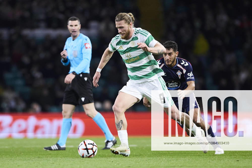 Celtic FC v Real Club Celta - UEFA Europa League 2026 27 League Phase MD3 GLASGOW, SCOTLAND - OCTOBER 22: Kasper Hogh of Celtic FC competes for the ball with Sebastian Caceres of RC Celta de Vigo during the UEFA Europa League 2026 27 League Phase MD3 match between Celtic FC and Real Club Celta de Vigo at Celtic Park on October 22, 2026 in Glasgow, Scotland. (Photo by Diego Simon Photo Players Images Magara Press) Glasgow Celtic Park Stadium Scotland