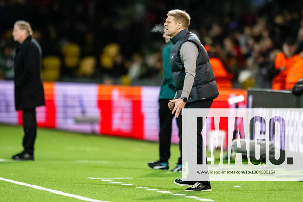 FC Nordsjaelland v CSKA Sofia, UEFA Conference League, Farum, Denmark Farum, Denmark. 22nd, October 2026. Head coach Jens Fensskov Olsen of FC Nordsjaelland seen during the UEFA Conference League qualification match between FC Nordsjaelland and CSKA Sofia at Right to Dream Park in Farum. Danmark, Farum, Right to Dream Park