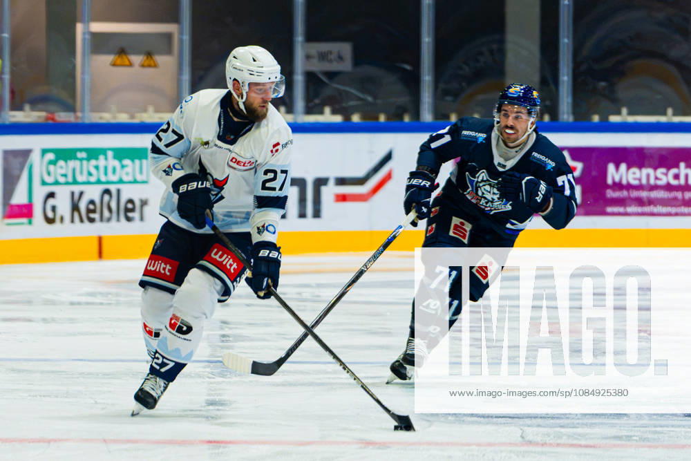 Kassel, Deutschland 22. Oktober 2026: DEL2 - 2026 2027 - Sp. 11 - Kassel Huskies gegen Blue Devils Weiden Im Bild: v. li. im Zweikampf Dominik Bohac (BDW) und Tristan Keck (ECK) Probonio Arena Hessen