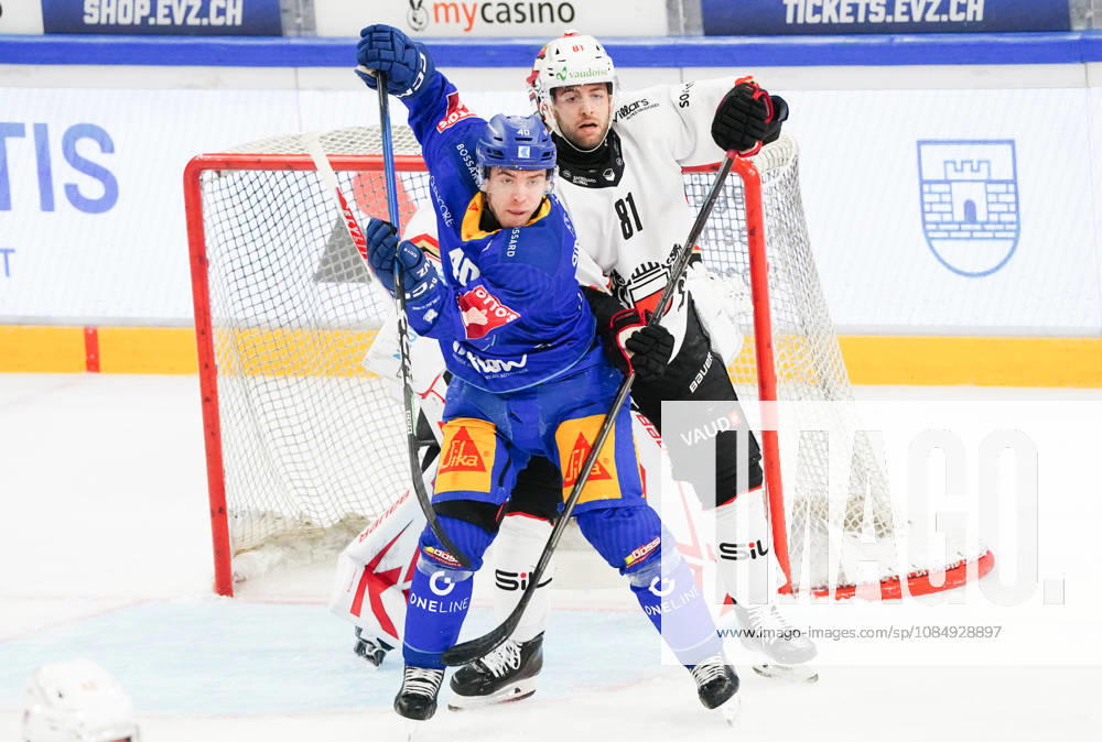 Zug Schweiz. Eishockey Herren Saison 2026-2027 EV Zug - HC Lausanne. Bild. Andreas Wingerli EV Zug gegen Inaki Baragano HC Lausanne hinten Aktion Einzelbild