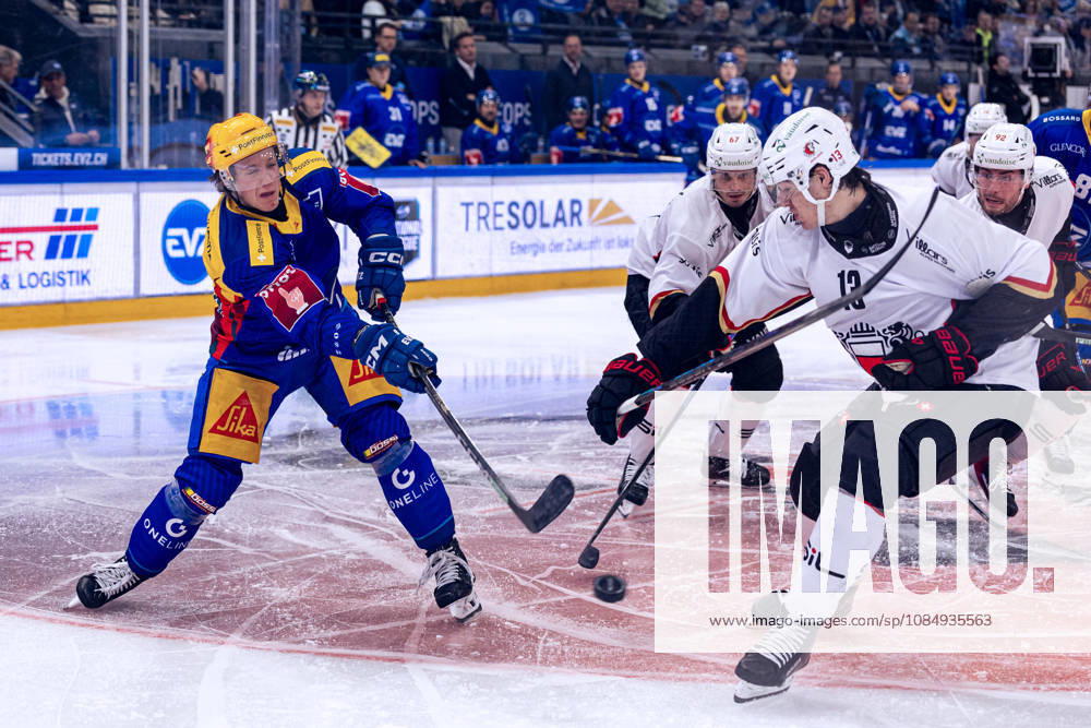 Topscorer Vinzenz Rohrer (EV Zug) mit einem Abschluss - 23.10.2026 - National League, Regular Season, Eishockey, OYM hall, Zug: EV Zug - Lausanne HC . (Bild von