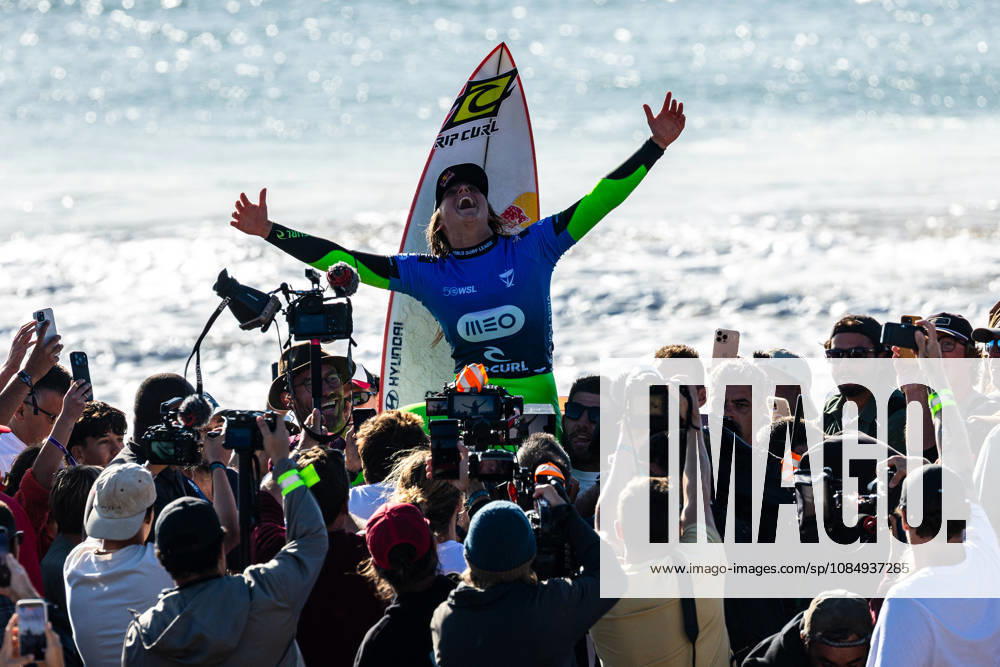 MOLLY PICKLUM celebrates winning during the final of Meo Rip Curl Pro Portugal at Praia dos Supertubos. Peniche Portugal - ZUMAs391 20261023_znp_s391_005