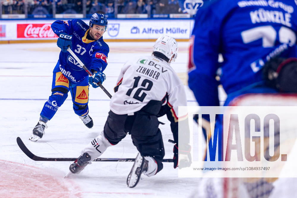 Abschluss von Elia Riva 37 (EV Zug) - 23.10.2026 - National League, Regular Season, Eishockey, OYM hall, Zug: EV Zug - Lausanne HC . (Bild von
