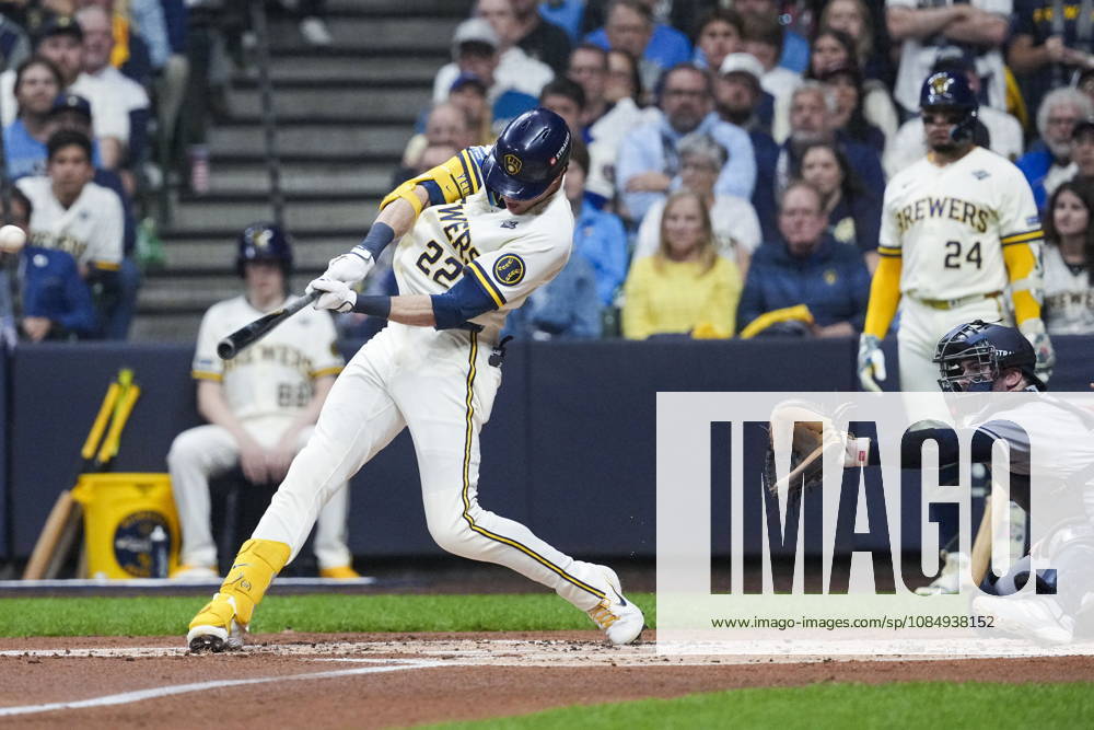 MLB, Baseball Herren, USA World Series Game 1 - Milwaukee Brewers vs Tampa Bay Rays Milwaukee Brewers designated hitter Christian Yelich (L) hits a triple during the Major League Baseball (MLB) World Series Game 1 between the Milwaukee Brewers and Tampa Bay Rays at American Family Field in Milwaukee, Wisconsin, USA, 23 October 2026. MILWAUKEE WISCONSIN UNITED STATES