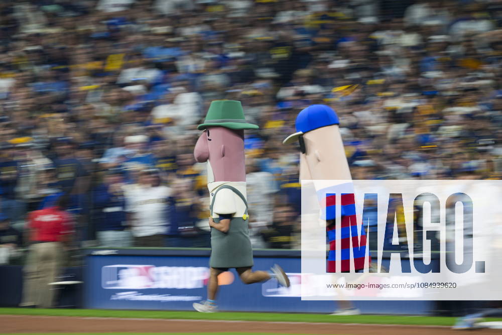 MLB, Baseball Herren, USA World Series Game 1 - Milwaukee Brewers vs Tampa Bay Rays The famous sausage race takes place during a break in the Major League Baseball (MLB) World Series Game 1 between the Milwaukee Brewers and Tampa Bay Rays at American Family Field in Milwaukee, Wisconsin, USA, 23 October 2026. MILWAUKEE WISCONSIN UNITED STATES