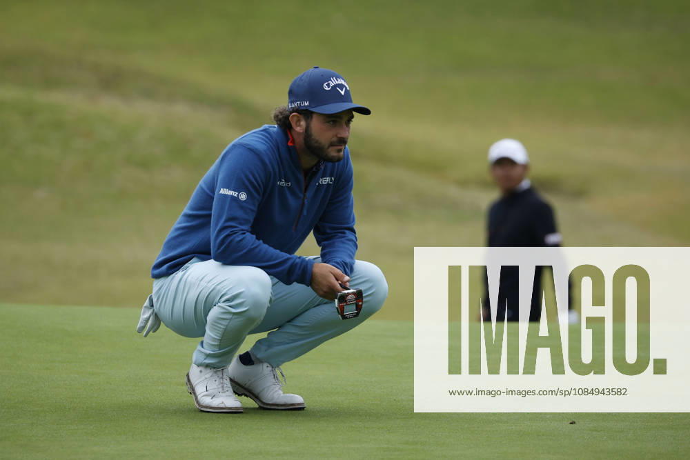 Oct 24, 2026-Cheonan, South Korea-Gregorio DE LEO of Italy action on 17th green during a DP World Tour Genesis Championship at Woo Jeong hills CC in Cheonan, South Korea. Cheonan SOUTH KOREA - ZUMAr168 20261024_aap_r168_016