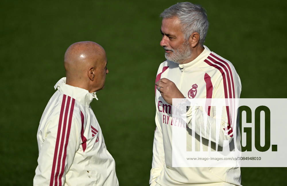 Real Madrid training session ahead of La Liga match against Barcelona MADRID, SPAIN - OCTOBER 24: Real Madrid head coach Jose Mourinho (R) leads a training session at the club s Valdebebas training facilities ahead of their Spanish La Liga week 10 football match against Barcelona in Madrid, Spain, on October 24, 2026. Burak Akbulut Anadolu Madrid Spain. Editorial use only. Please get in touch for any other usage.