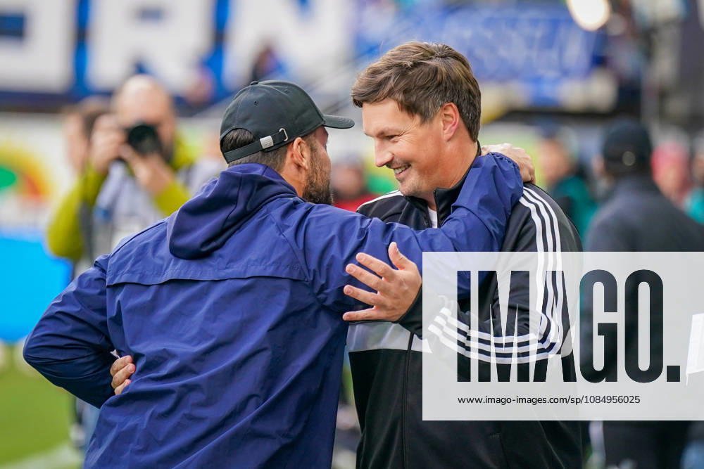 Deutschland: Fussball Bundesliga 2026 - 2027, 7. Spieltag - SC Paderborn vs Hamburger SV - Home-Deluxe-Arena (Paderborn): Ralf Kettemann (Paderborn Trainer) und Merlin Polzin (Trainer, Hamburger SV)