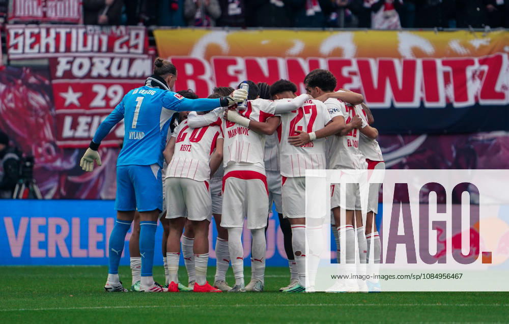 Deutschland: Fussball Bundesliga 2026 2027, 7. Spieltag - RB Leipzig vs SV 07 Elversberg - Red Bull Arena (Leipzig): Mannschaftsfoto, Totale RB Leipzig