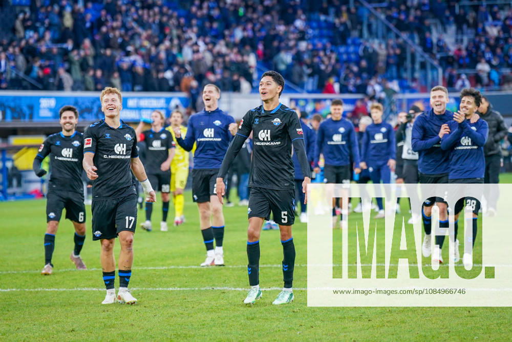 Deutschland: Fussball Bundesliga 2026 - 2027, 7. Spieltag - SC Paderborn vs Hamburger SV - Home-Deluxe-Arena (Paderborn): Freude, Emotionen, Jubel nach dem 1:0 Sieg durch Rayan Philippe (Paderborn 9) - Laurin Curda (Paderborn 17) Santiago Castaneda (Paderborn 5) Laurin Ulrich (Paderborn 28) Tom Baack (Paderborn 6)