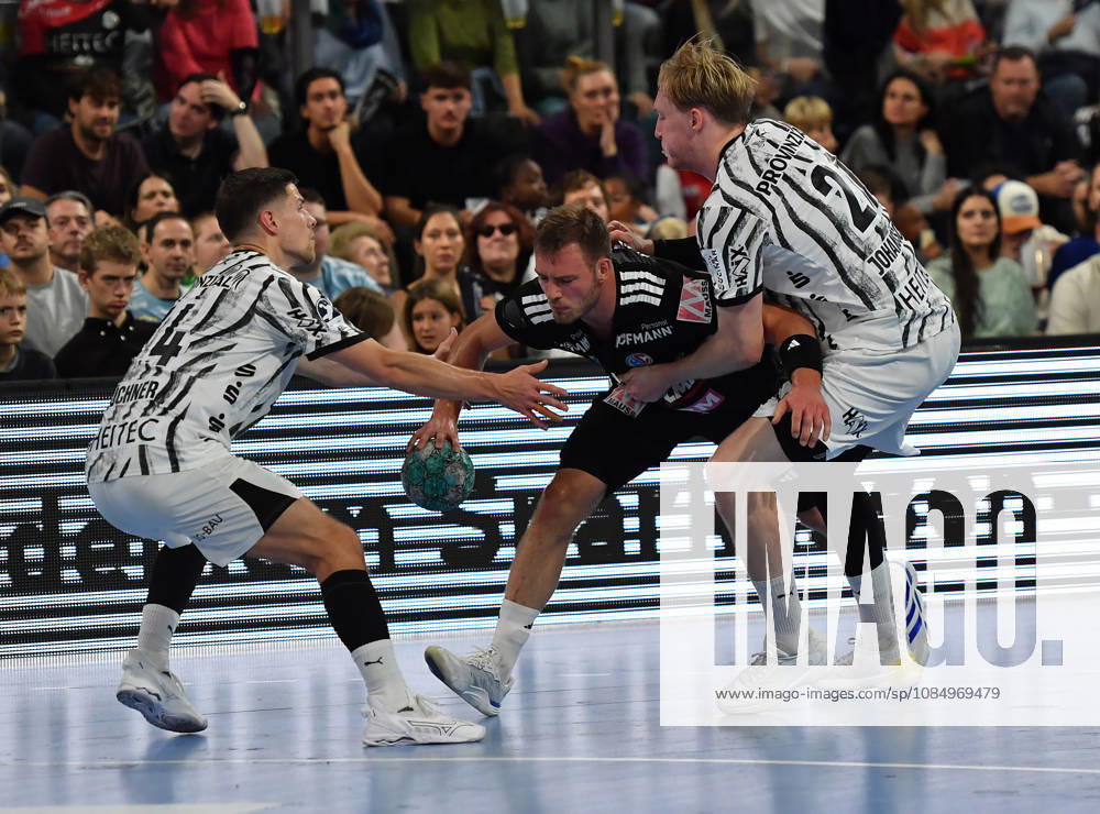 2 - Handball - 1. Bundesliga DAIKIN HBL - Saison 2026 2027 - 10. Spieltag: HC Erlangen Metropolregion Nürnberg HCE - THW Kiel - OGo - - Vincent Büchner (74, THW Kiel) Frieder Bandlow (2, HC Erlangen HCE ) Eric Johansson (21, THW Kiel)